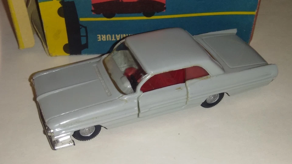 Politoys Pontiac parisienne coupe 1/41 - plastica APS - # 49 - Immagine 2 di 4