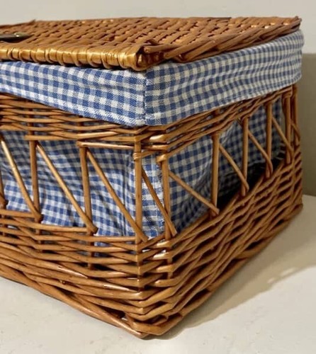 English Picnic Basket 42cm Wicker Gift Hamper Blue Gingham W Lid Craft AE325 - Picture 3 of 9