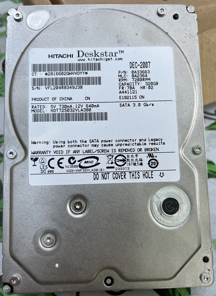2- Hitachi Deskstar both with 320Gb, HDT725032VLA380 Dec-2007 0A33663 BA2364 - Image 4 of 4