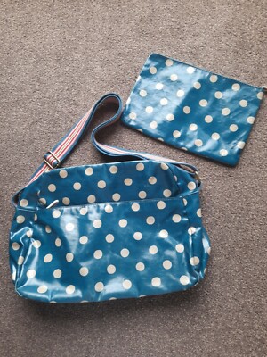 Cath Kidston Windeltasche Spotty Teal mit Cosm Bag, langer starker Riemen. UVP 65£.