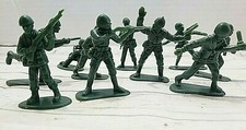 Vintage plastic toy soldiers Bundle Dark Green Army USA Lot of 9 2"