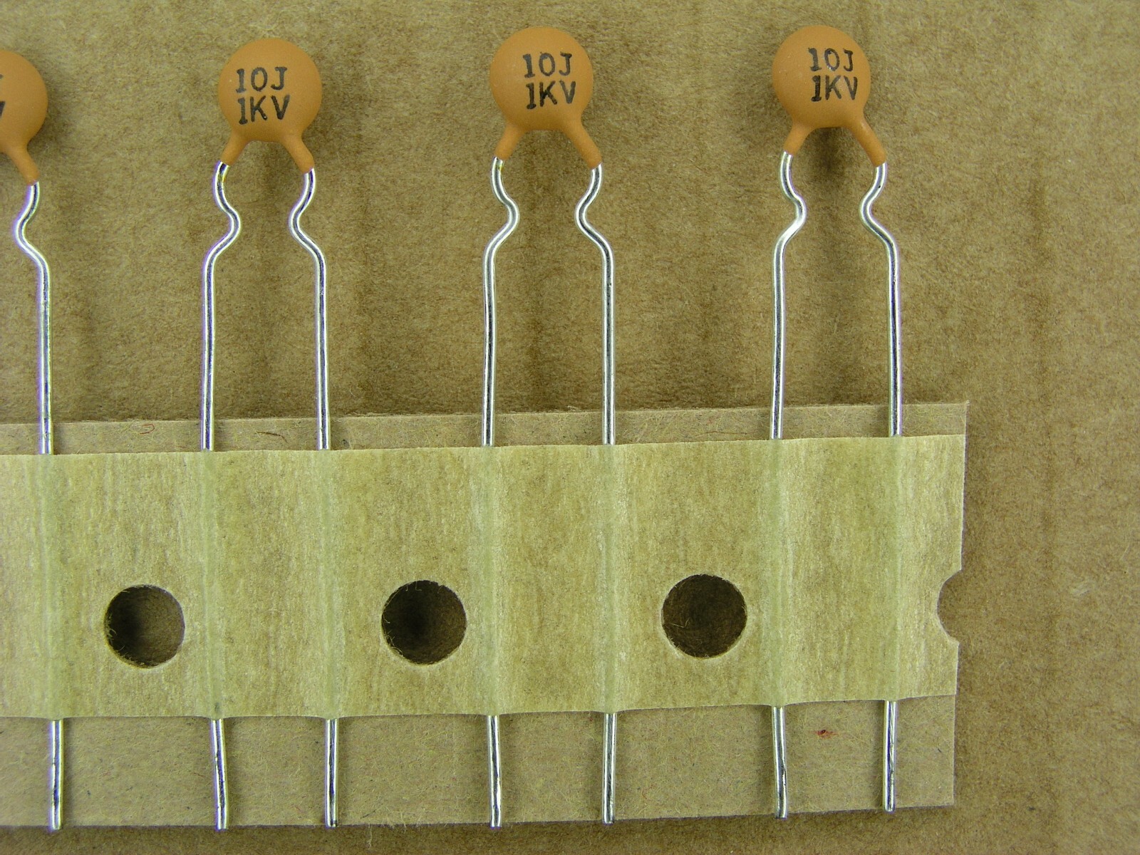 S01087 (10 Piece Lot) 10 pf 1000 volt 1KV 5 % radial leaded ceramic capacitor