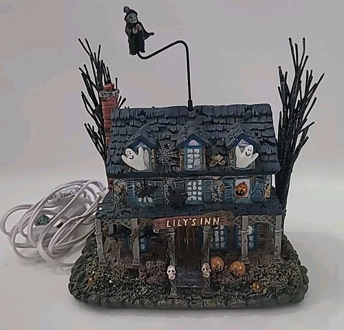 The Munsters Hawthorne Village "Lily's Inn" Halloween House 2004 Read Listing ⬇️ - Picture 2 of 24
