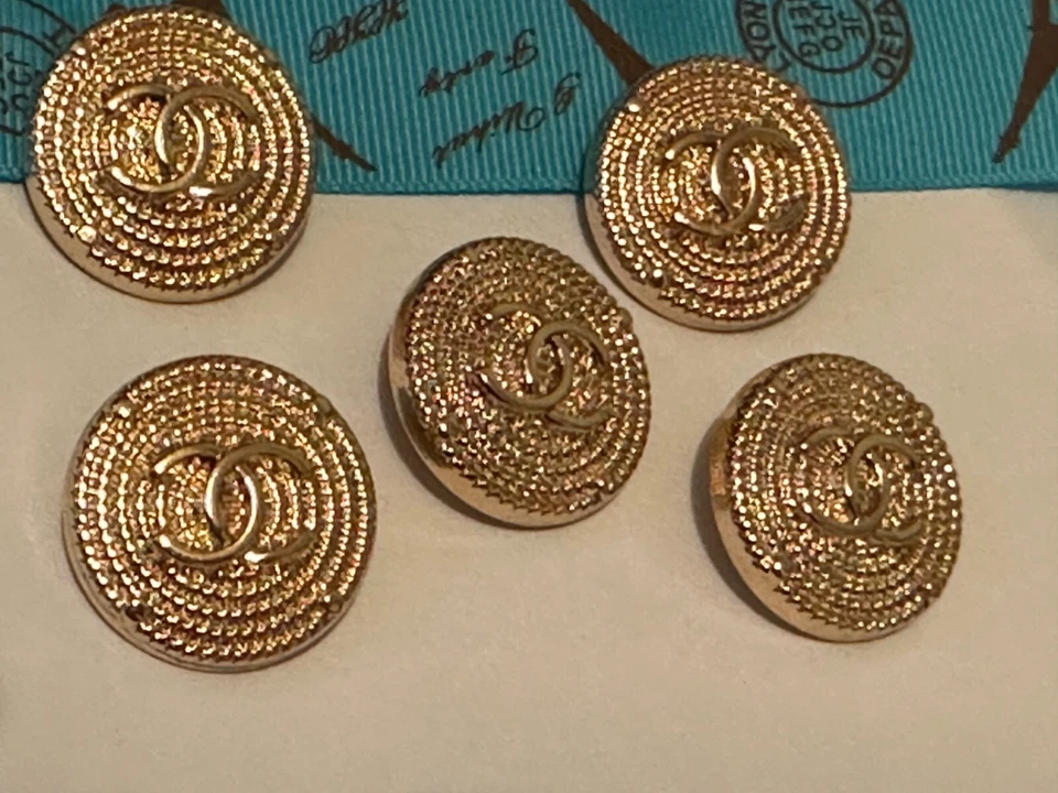 5 VINTAGE CHANEL KNÖPFE GOLD SEIL METALL IKONISCHES DESIGN Gold CC Logo, 25mm - Bild 2 von 4