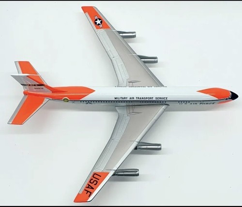 Corgi 1/144 Scale AA32911 - Boeing VC 137A Stratolifter USAF Mats 1254 ATW, 1959 - Picture 4 of 8