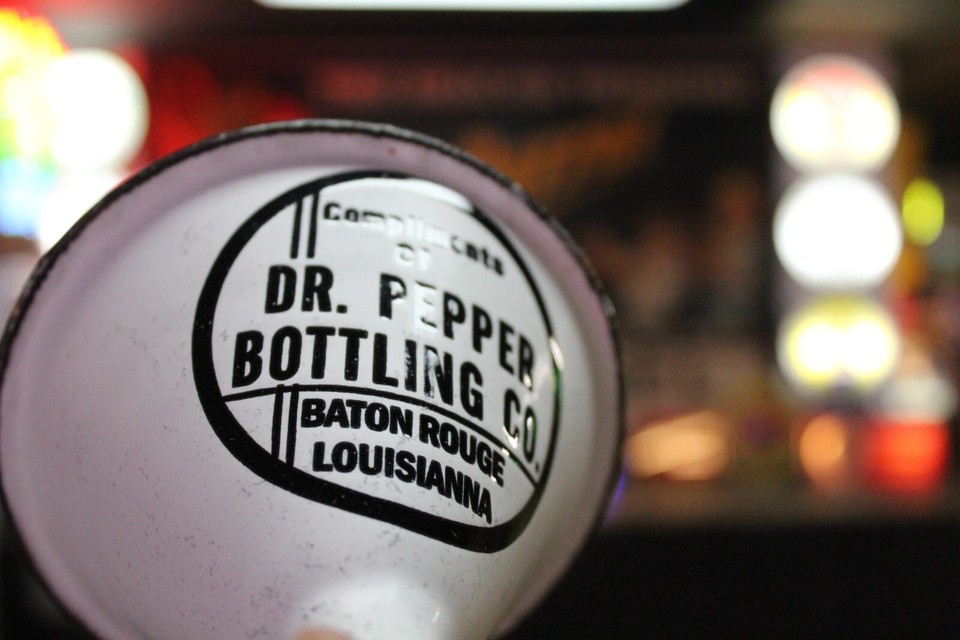 SCARCE 1930s DR PEPPER BATON ROUGE LOUISIANNA ENAMELWARE METAL FUNNEL