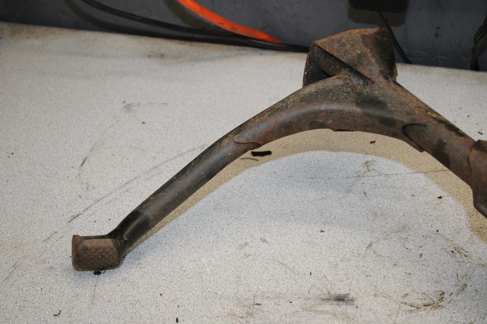 1982 Honda Nighthawk 750 CB750SC CENTER MAIN STAND M12-1647.AAD - Image 2 of 4