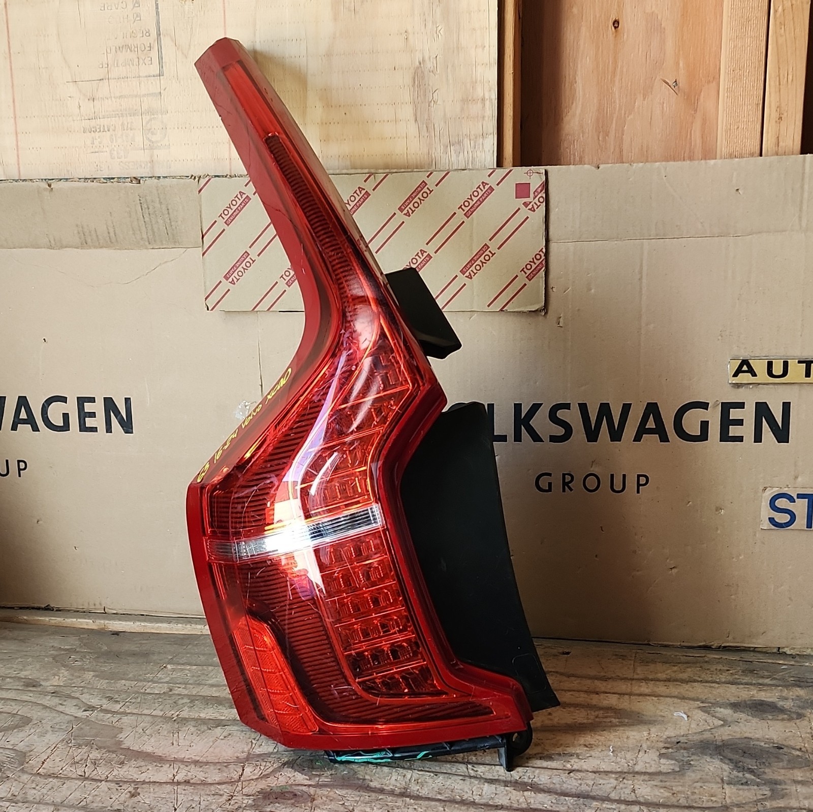 2016 - 2024 Volvo Xc90 Right Taillight Used Oem 31655919