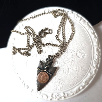 Vintage Silver Tone Arrow Coin Pendant Chain necklace 18''L