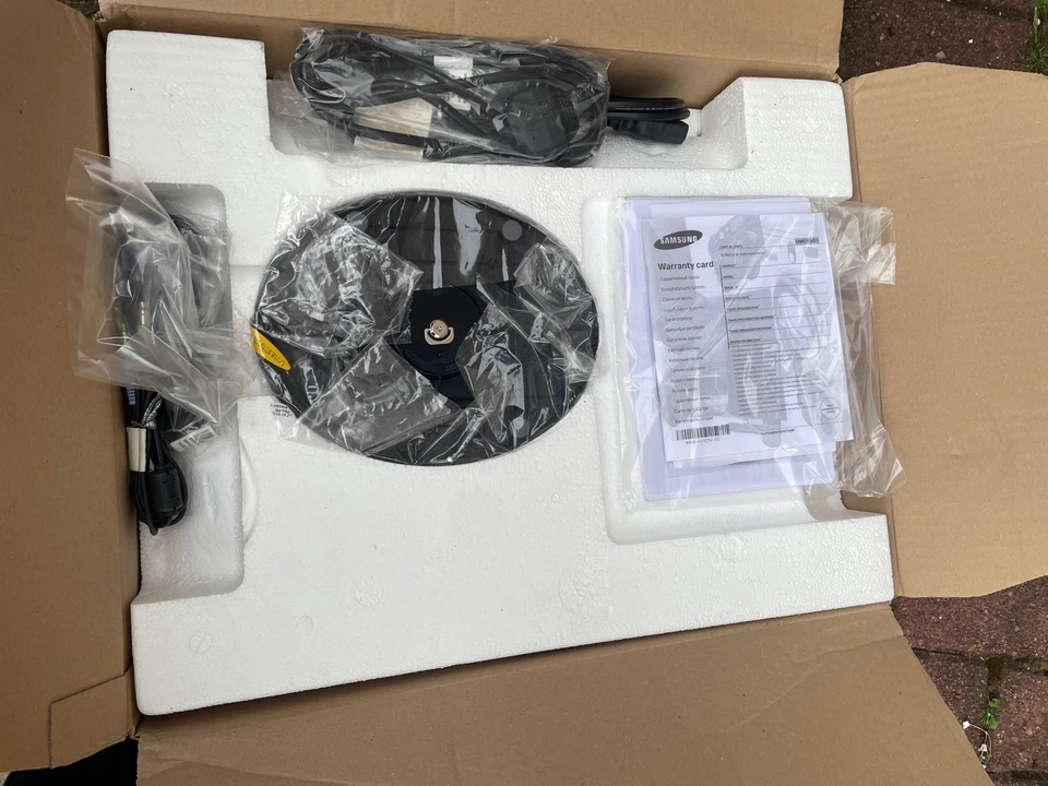 Samsung SyncMaster 933HD 19” TV With Power Cable Working. No remote. - Image 2 of 2