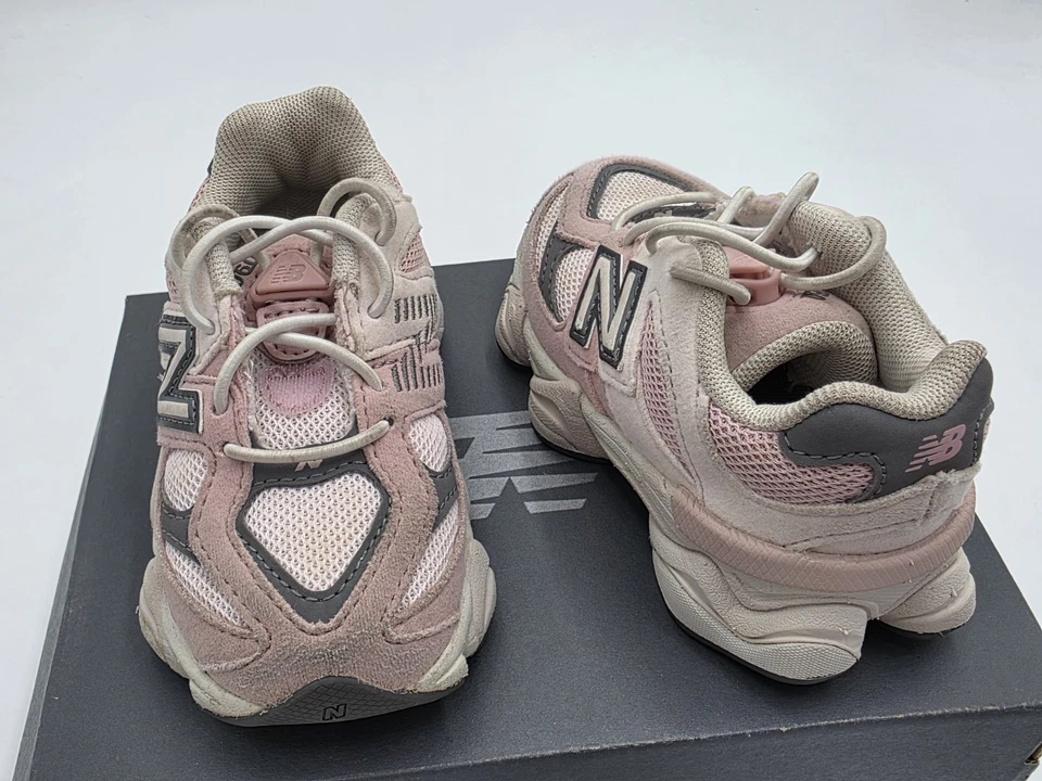 RARO 💕New Balance 9060 'Rosa Rosa' Zapatillas para niños pequeños IV9060EA- TALLA 6 C Foto 2 de 4