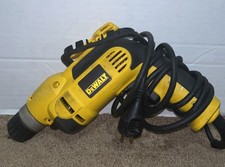 Taladro de empuñadura de pistola VSR de 3/8 pulgadas DEWALT DWD110 con portabrocas sin llave