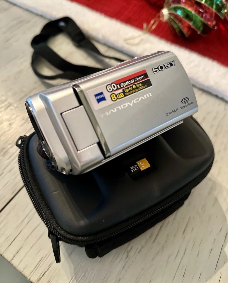 Sony DCR-SX41/L 8 GB Camcorder - Silver - Image 2 of 4