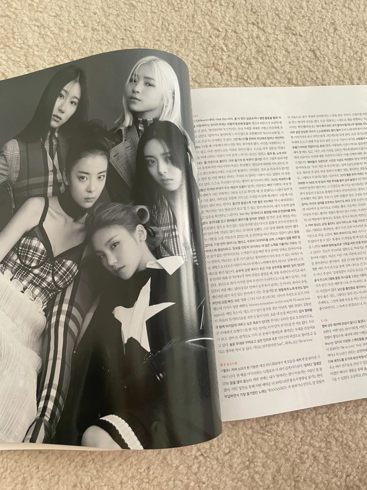 ELLE Korea Magazine 2020-12 December [ITZY] KPOP Ryujin, Yeji, Yuna, Chaeryong - Image 3 of 4