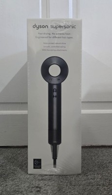 Dyson Supersonic HD08 Haartrockner Grau mit Diffusoraufsätzen