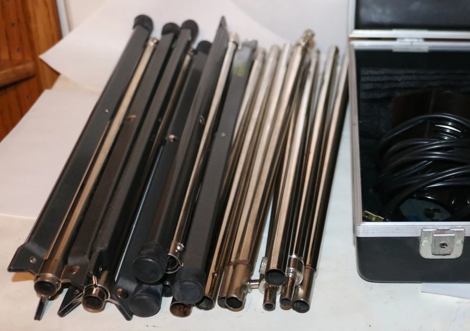 Smith Victor Quartz lighting Kit 3x 600 watt Lights, Stands, Case Free USA Ship - Image 3 of 3