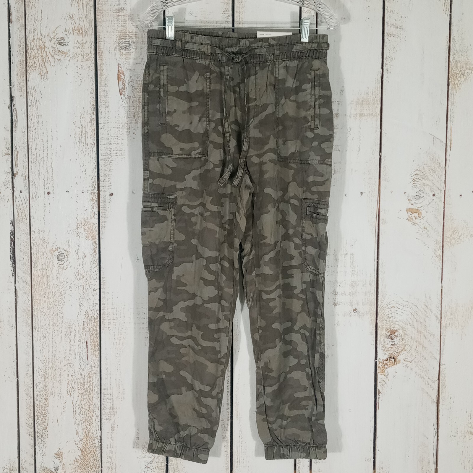 NWT American Eagle Camo Jogger Pants Womens Medium Cargo High Rise