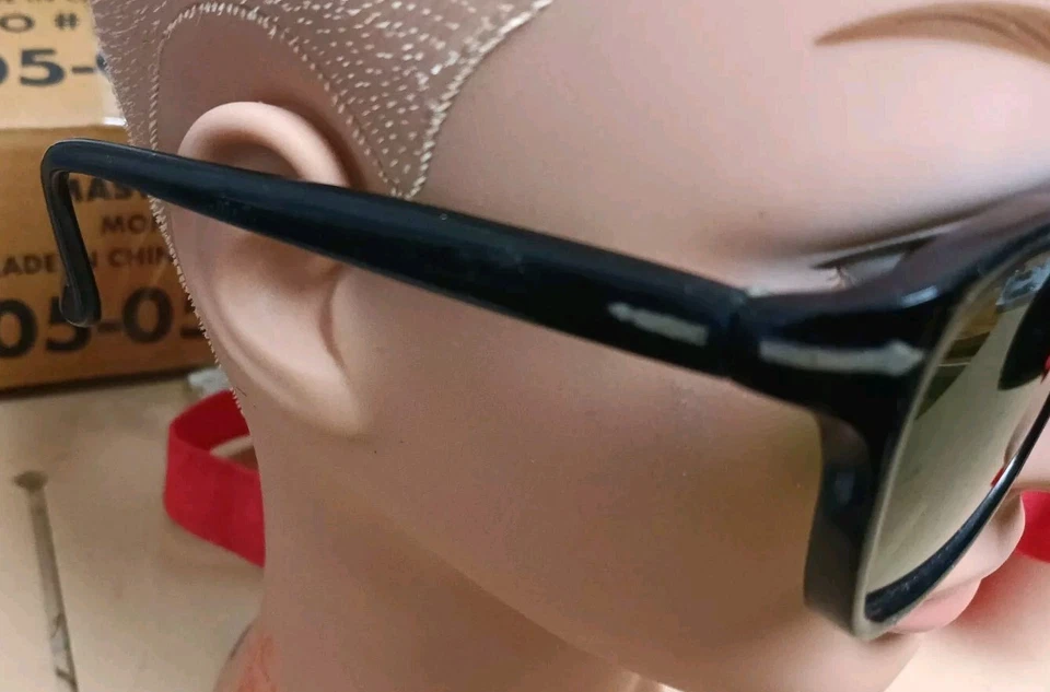 Vtg Sunglasses Commander Green Glass Spy Style Black Frame Italy  - Image 4 of 4