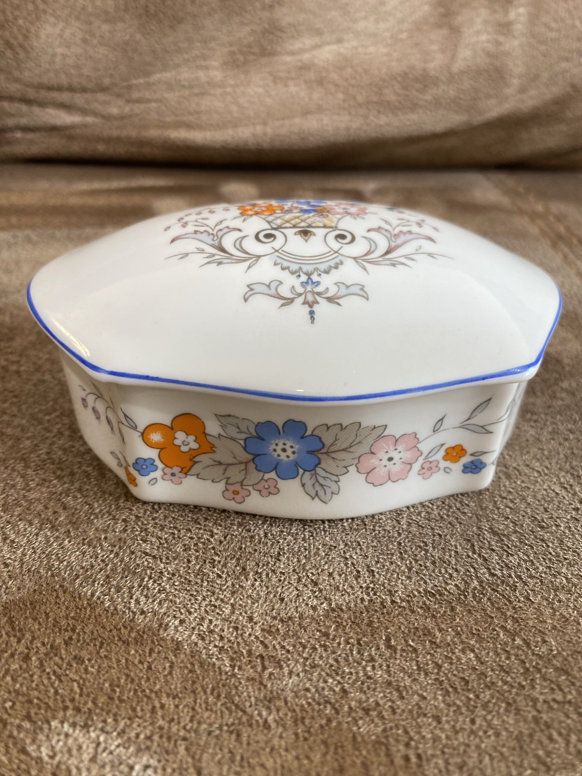 Vintage Floral Porcelain Colonial Leart Trinket Box Brazil