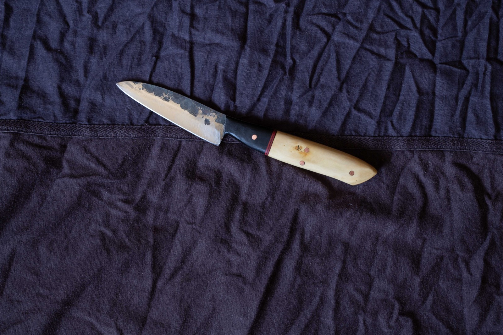 Couteau de cuisine artisanal Shotoh 8 cm acier XC75 pour transmettre l'amour de la cuisine française