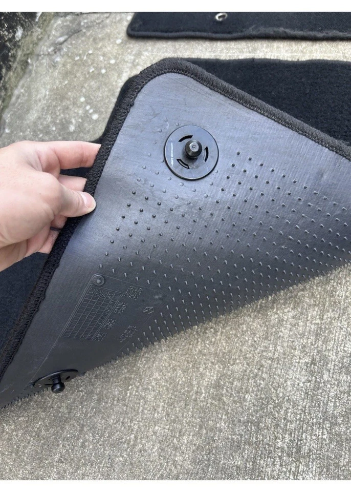 2018 - 2020 道奇 Grand Caravan 原始设备制造商地毯脚垫 4 件套黑色 Mopar — 第 4/4 张图片