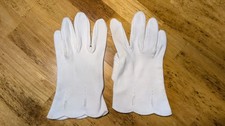 Vintage Ladies Gloves with Scalloped Edges White 