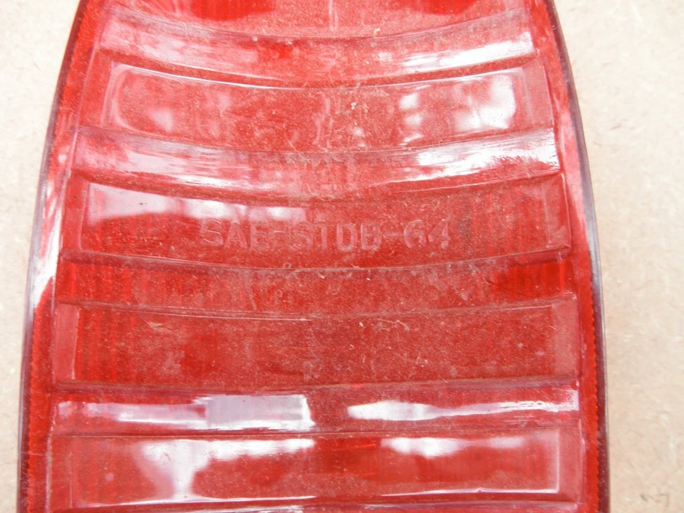 Lente de luz trasera AMC Rambler 1960-1961 pieza OEM #3443834 Foto 3 de 3