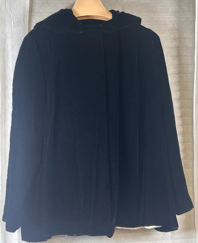 Capa con capucha de terciopelo negro vintage años 50 bruja gótica/renacimiento/capa de ópera Foto 3 de 4