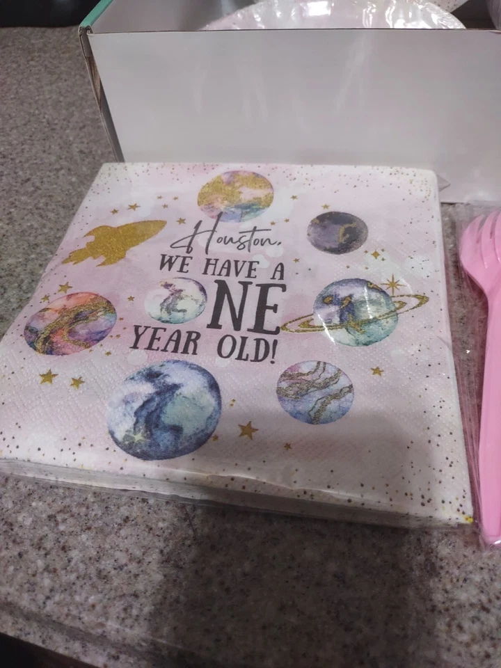 HIPVVILD Niña Espacio 1er Cumpleaños Fiesta - Tazas, Servilletas, Tenedores, Platos Foto 4 de 4