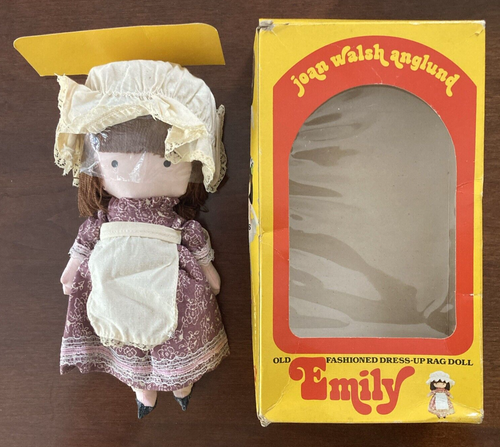 Vintage 1978 Joan Walsh Anglund Emily Rag Puppe mit 8 Outfits Komplettset Neu aus altem Lagerbestand - Bild 3 von 7