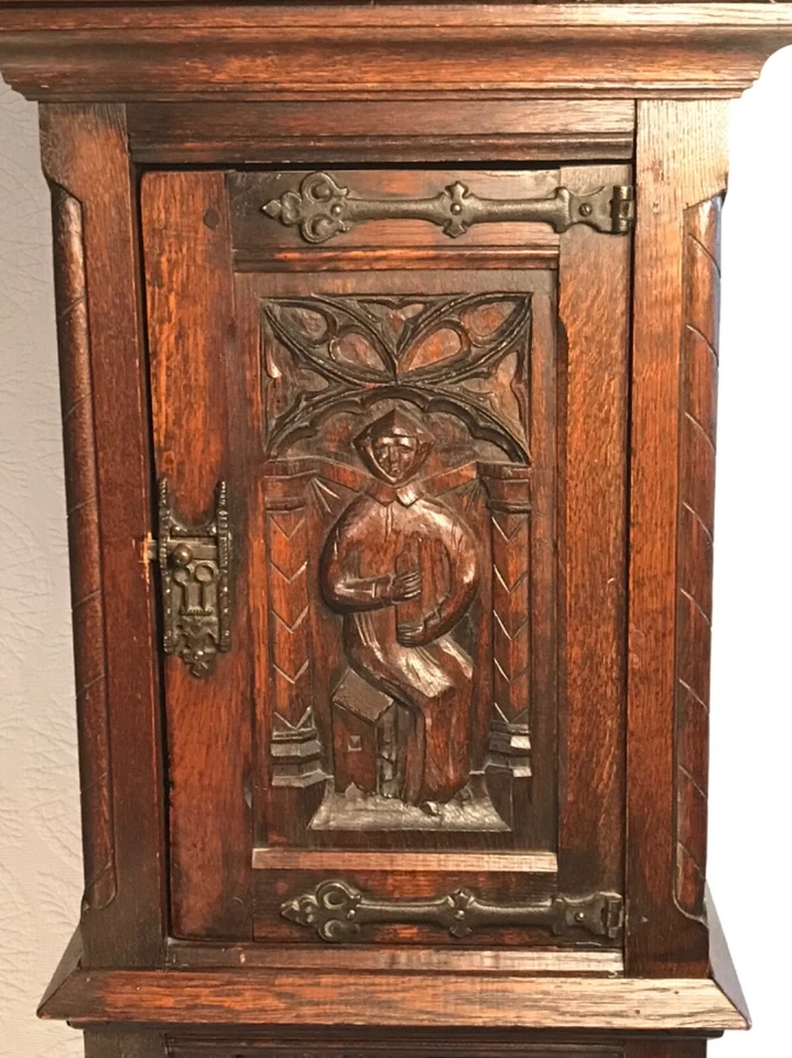 Armário antigo francês ou belga esculpido em carvalho gótico sacistry ou vestimenta 51,5” H - Imagem 4 de 4