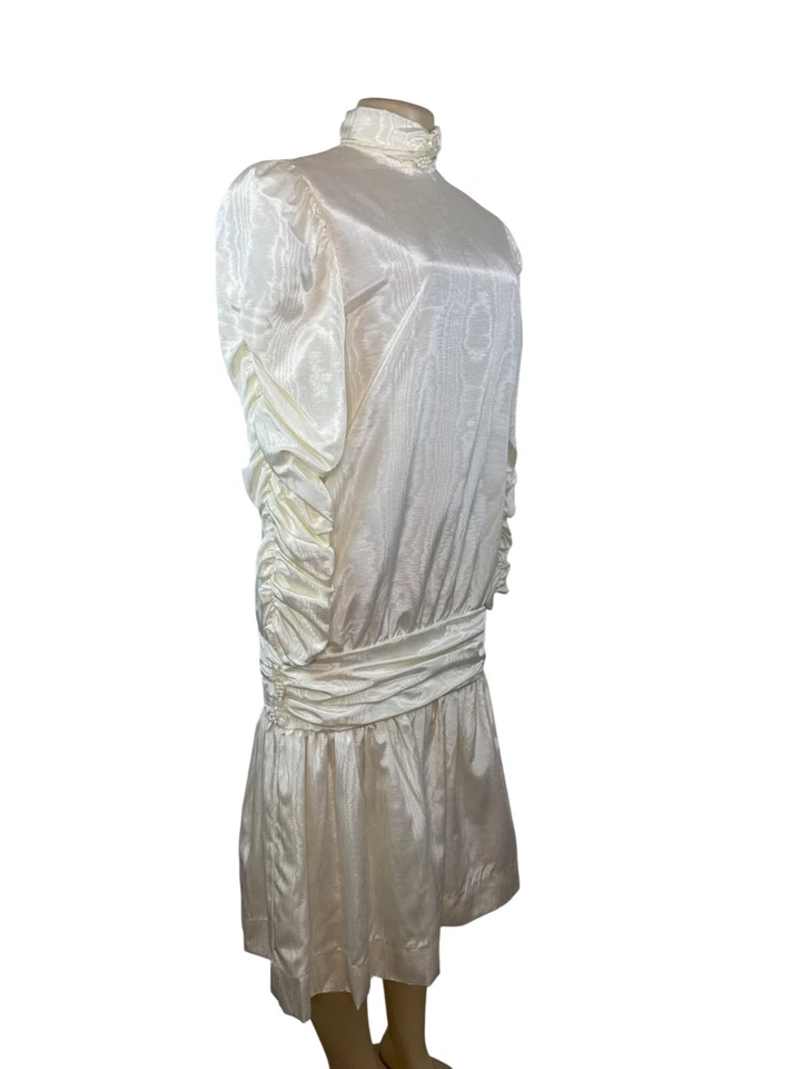 Vestido Vintage Stephanie’s Child Blanco Satinado Manga Larga Con Cuello Alto Talla 14 Foto 2 de 4