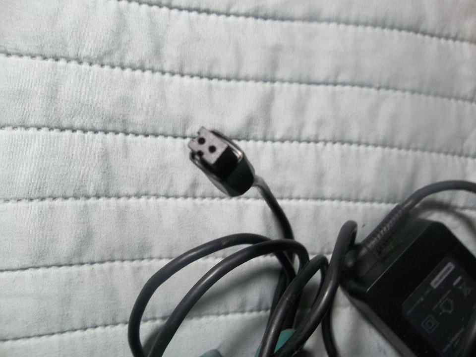 Universal Insignia 65W Ultrabook Charger AC Power Adapter NS-PWLC663 - Image 2 of 4