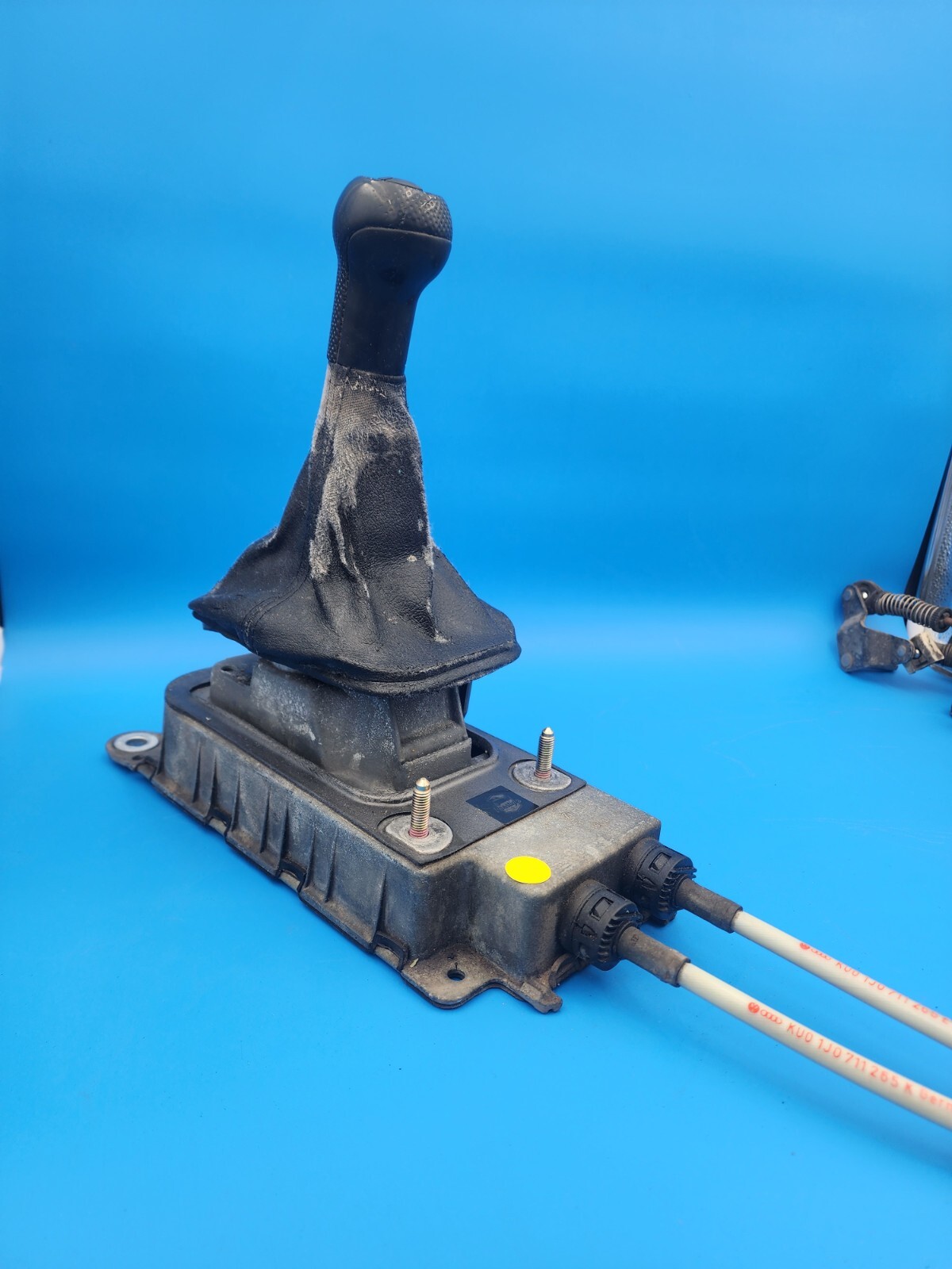 VW MK4 JETTA GOLF BEETLE 9905 02J 5 SPEED MANUAL SHIFTER CABLES TOWER