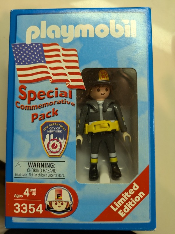 Playmobil 3354 NY Fire Department 9/11 Special Commemorative Fireman Fighter NEW