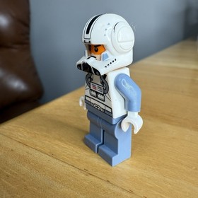 LEGO Star Wars Clone Trooper Pilot Sand Blue Arms Phase 2 Minifigure SW0266 Read