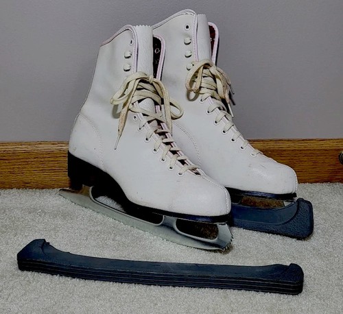 Vintage 1960s Women's Canadian Rocket Ice Skates - SIZE 7