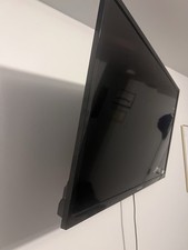 32-Inch Flat Screen TV HDMI Fully Functional