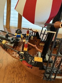 Lego Pirates 6243 Brickbeard's Bounty and 6239 Cannon Battle 99% Complete Sets
