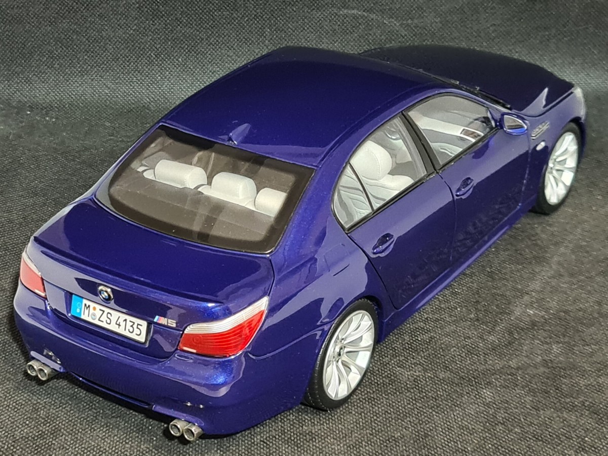 BMW M5 E60 Kyosho Dealer 1/18 (No Autoart Minichamps Norev
