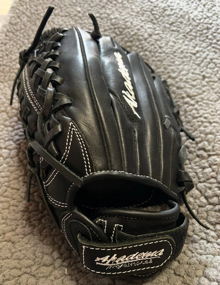 Guante para zurdos Akadema Prodigy Youth Fastpitch Series modelo AJB74 Foto 2 de 4