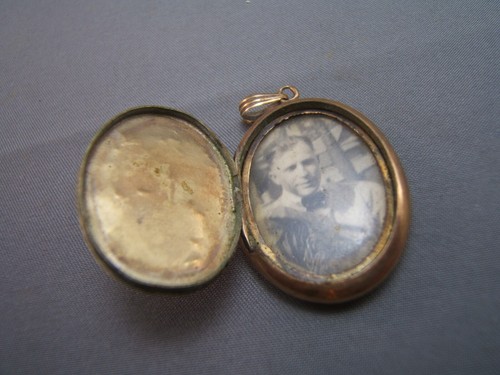 Antique Victorian 14k Gold Photo Locket Enamel Hand Holding Cross 6.3g Total wt. - Picture 5 of 14