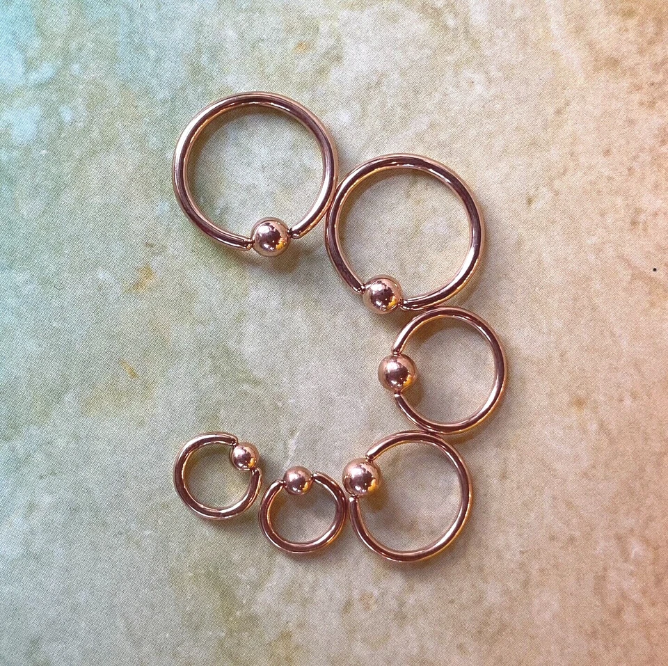PAR de anillos de cuentas cautivas de oro rosa para pezón, tabique, hélice, piercings Tragus de CBR Foto 4 de 4