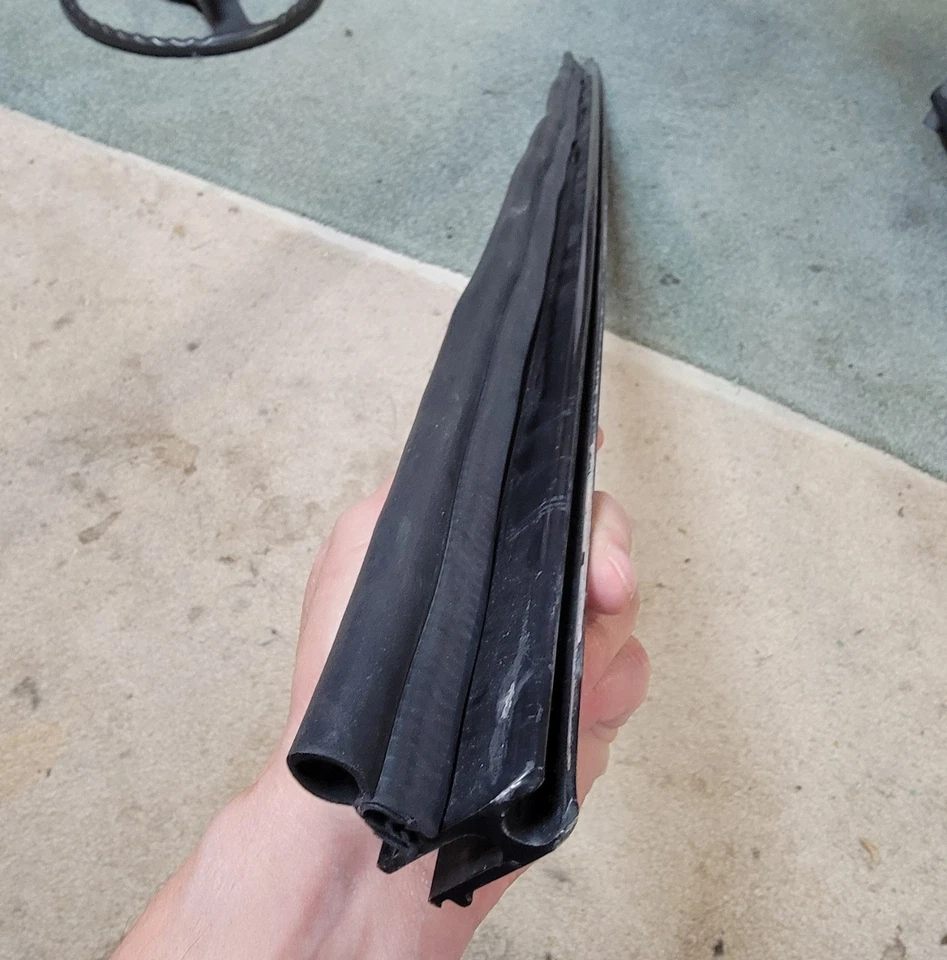 ¡NUEVO! Tira de junta de ventana trasera tapa blanda SUZUKI SIDEKICK 1995-98 SELLO portón trasero Foto 2 de 3