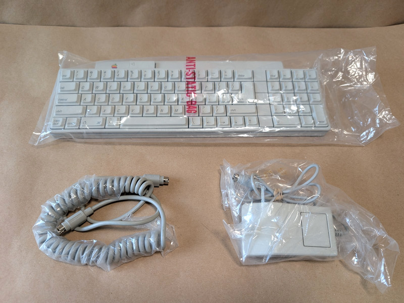 Vintage Apple Desktop Bus Keyboard A9M0330 Mouse G5431 Cable 590-0361-B IIGS Mac