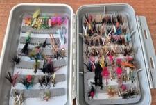 FLYBOX 7" X 4"  WITH FLIES AS THE PICTURES SHOW GOOD LOT OF FLIES READY FOR USE.