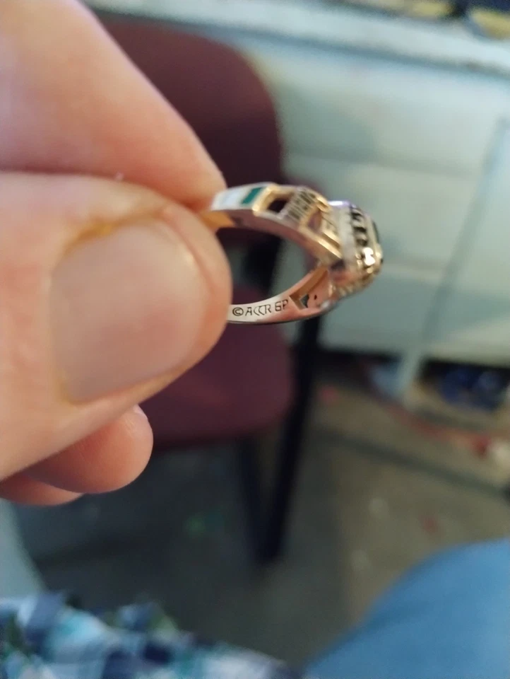 Anillo Clase Mujer Talla 6 Chapado en Oro Arte Tallado Piedra Verde Foto 4 de 4