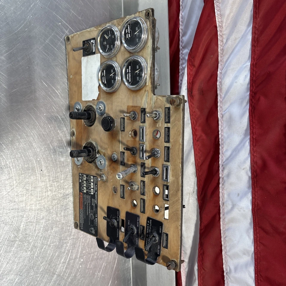 1987-2000 Peterbilt 379 TRIM OR COVER Dash Panel - Used | 316714 - Image 4 of 4