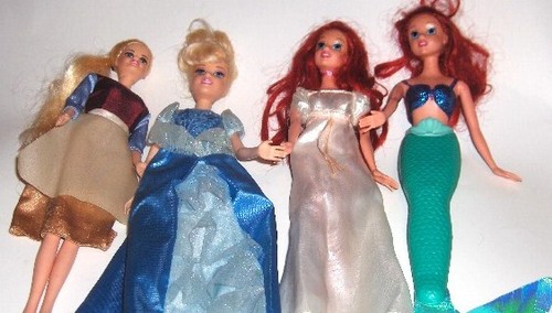 10 Bambole Barbie Mattel DISNEY assortite - Foto 11 di 14
