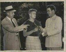 1952 Press Photo Alabama coach Pete Cawthorn with Luke Boykin and Bob Harrington